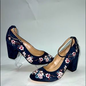 White House Black Market Suede Embroidered Heel. Size 6M blue